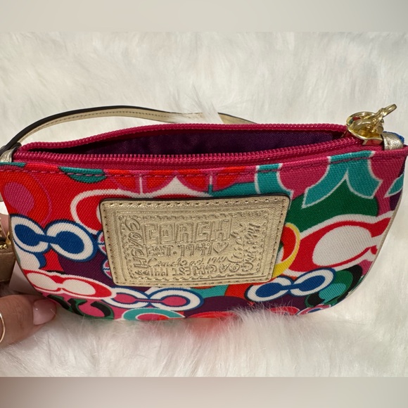 Coach Poppy C Print Wristlet F48151 - Picture 3 of 7